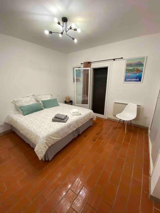 Fréjus Simone, Appartement Maison, Quartier Calme, Grande Terrasse, Spa, Barbecue, 2 Chambres מראה חיצוני תמונה