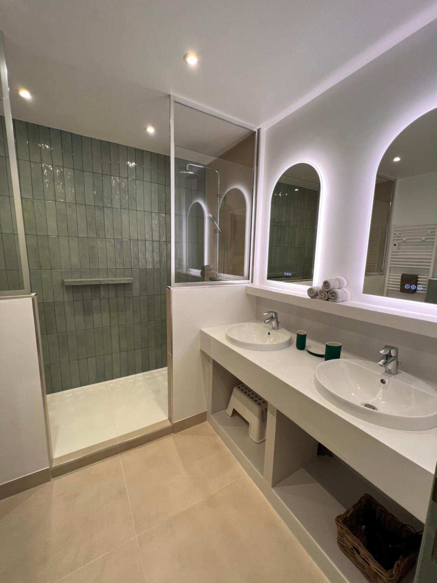 Fréjus Simone, Appartement Maison, Quartier Calme, Grande Terrasse, Spa, Barbecue, 2 Chambres מראה חיצוני תמונה