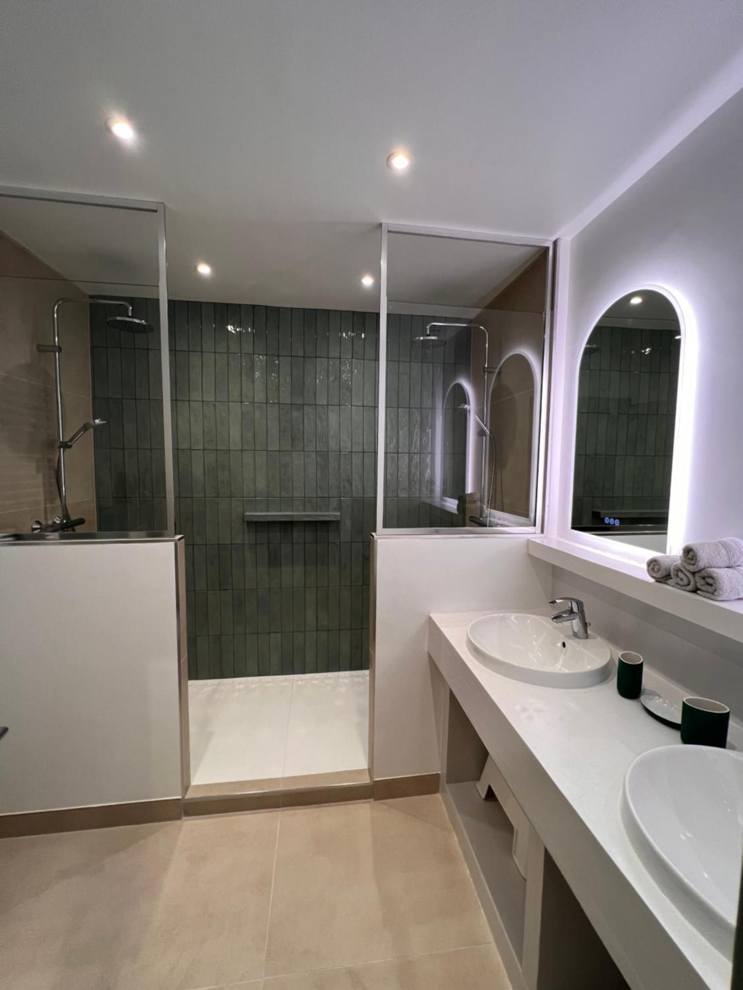 Fréjus Simone, Appartement Maison, Quartier Calme, Grande Terrasse, Spa, Barbecue, 2 Chambres מראה חיצוני תמונה