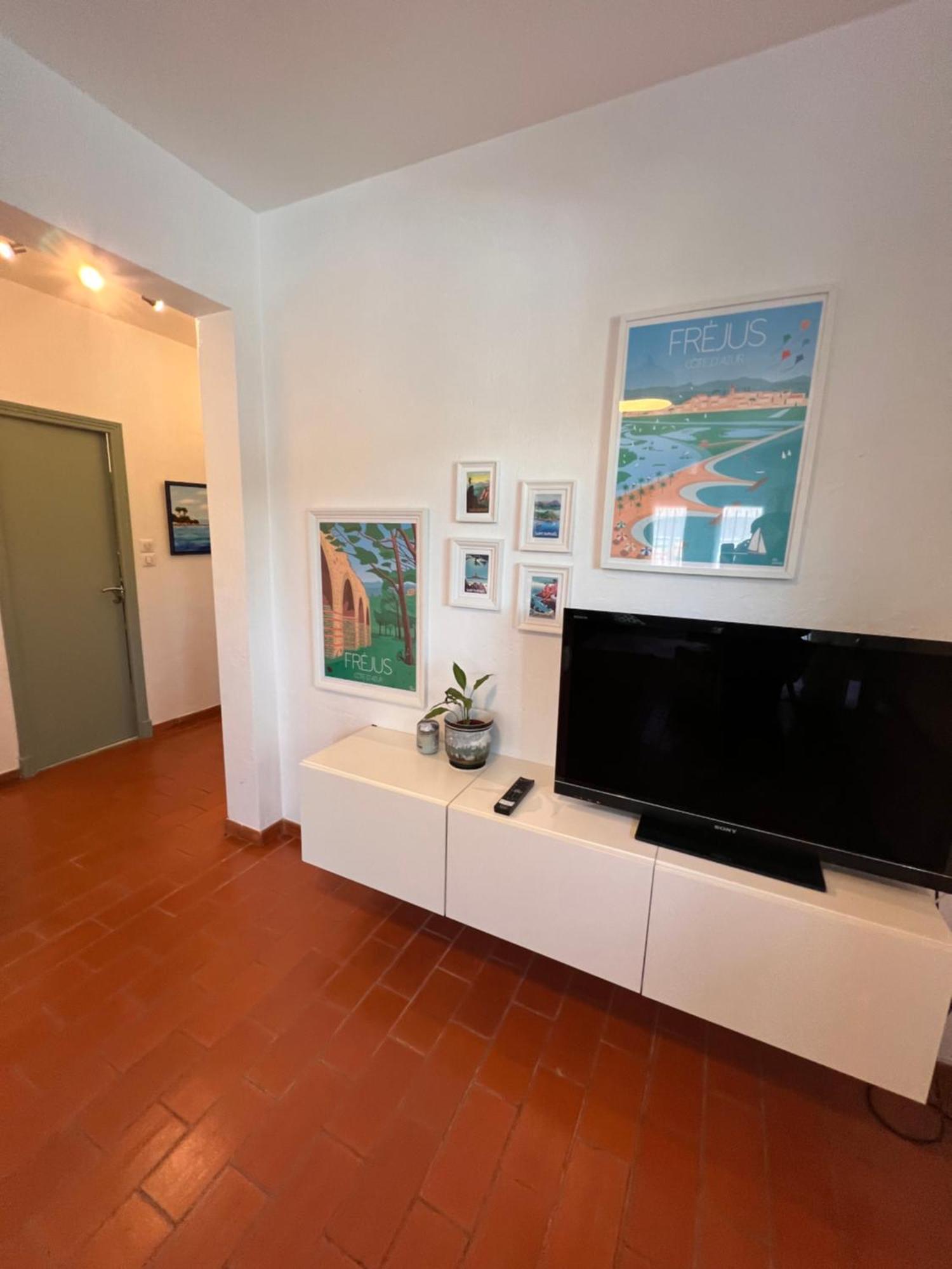 Fréjus Simone, Appartement Maison, Quartier Calme, Grande Terrasse, Spa, Barbecue, 2 Chambres מראה חיצוני תמונה