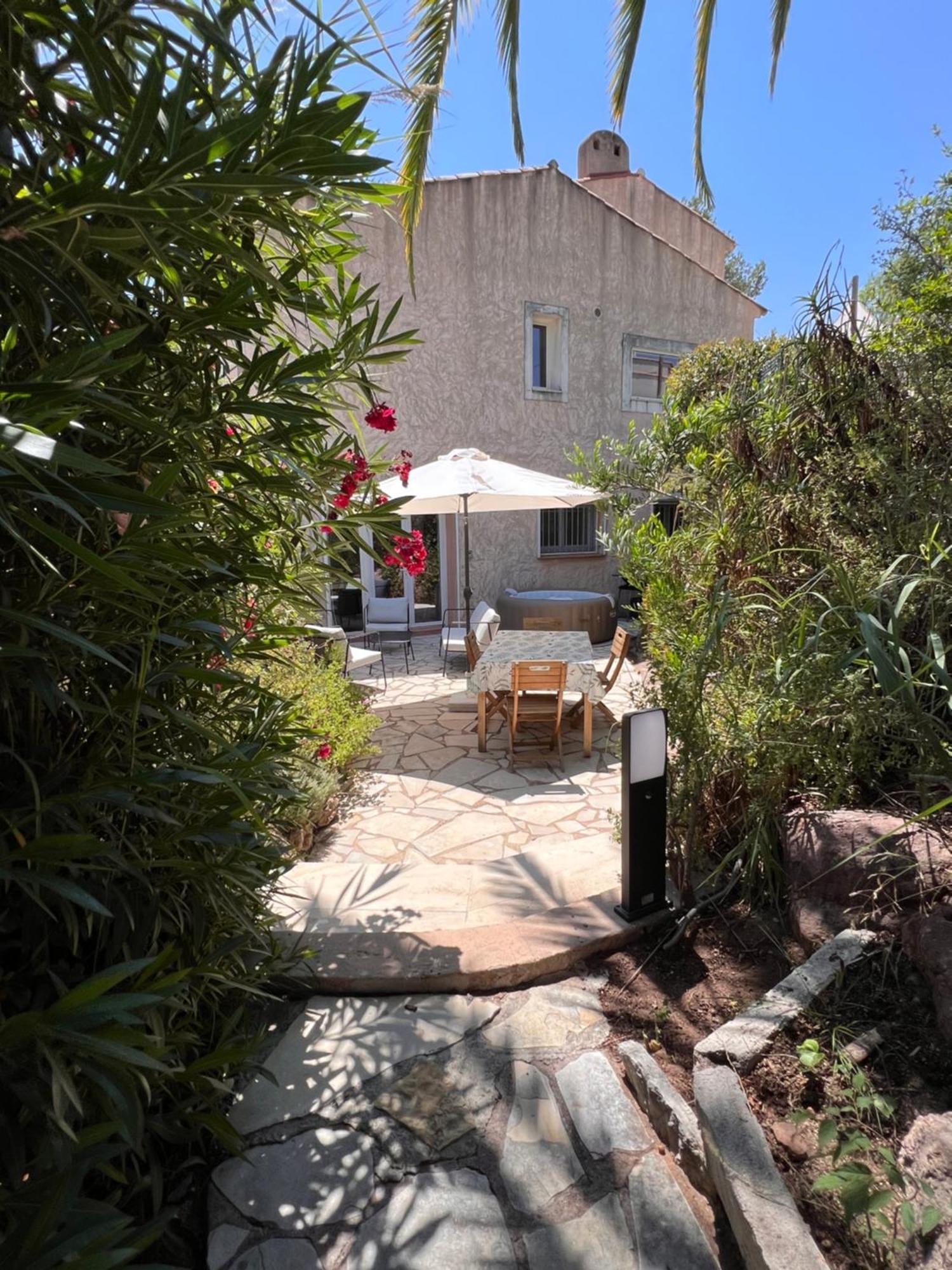 Fréjus Simone, Appartement Maison, Quartier Calme, Grande Terrasse, Spa, Barbecue, 2 Chambres מראה חיצוני תמונה